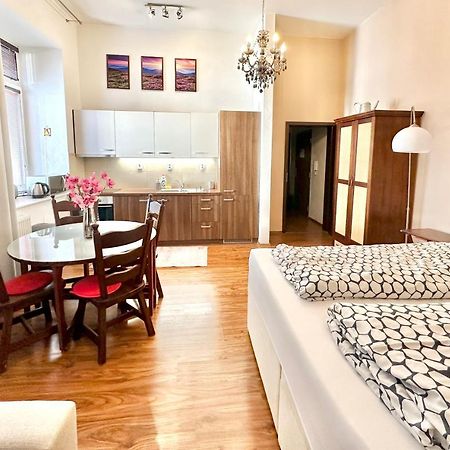 Home Away Main Square Apartment Попрад Екстериор снимка