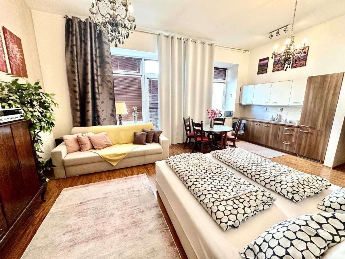 Home Away Main Square Apartment Попрад Екстериор снимка