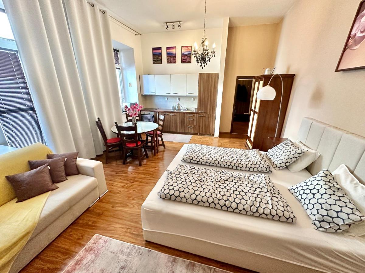 Home Away Main Square Apartment Попрад Екстериор снимка