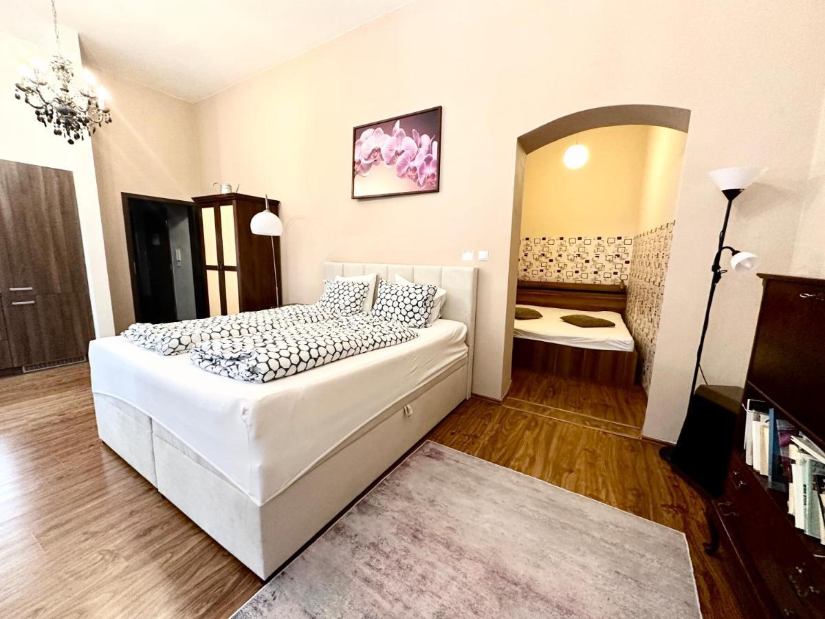 Home Away Main Square Apartment Попрад Екстериор снимка