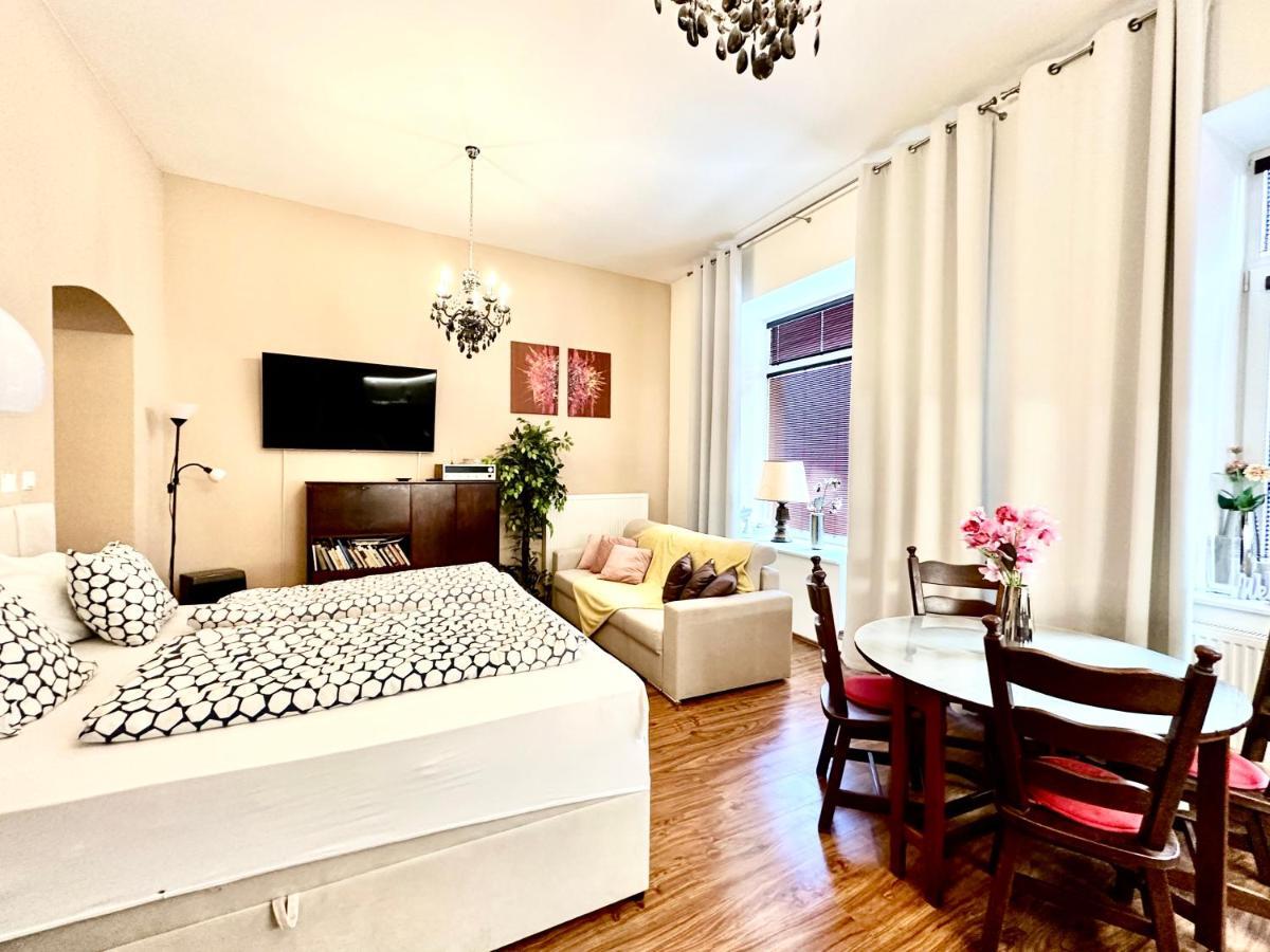 Home Away Main Square Apartment Попрад Екстериор снимка