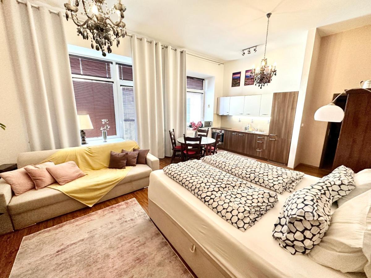 Home Away Main Square Apartment Попрад Екстериор снимка