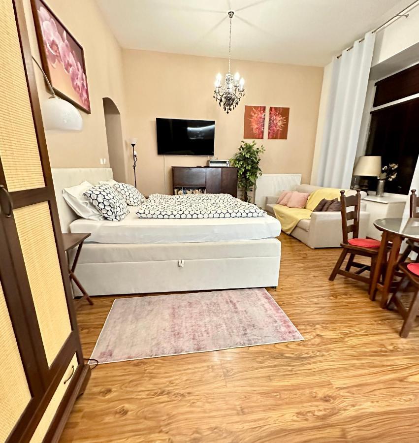 Home Away Main Square Apartment Попрад Екстериор снимка