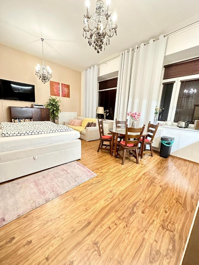 Home Away Main Square Apartment Попрад Екстериор снимка