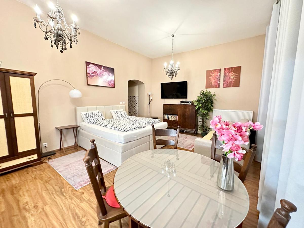 Home Away Main Square Apartment Попрад Екстериор снимка