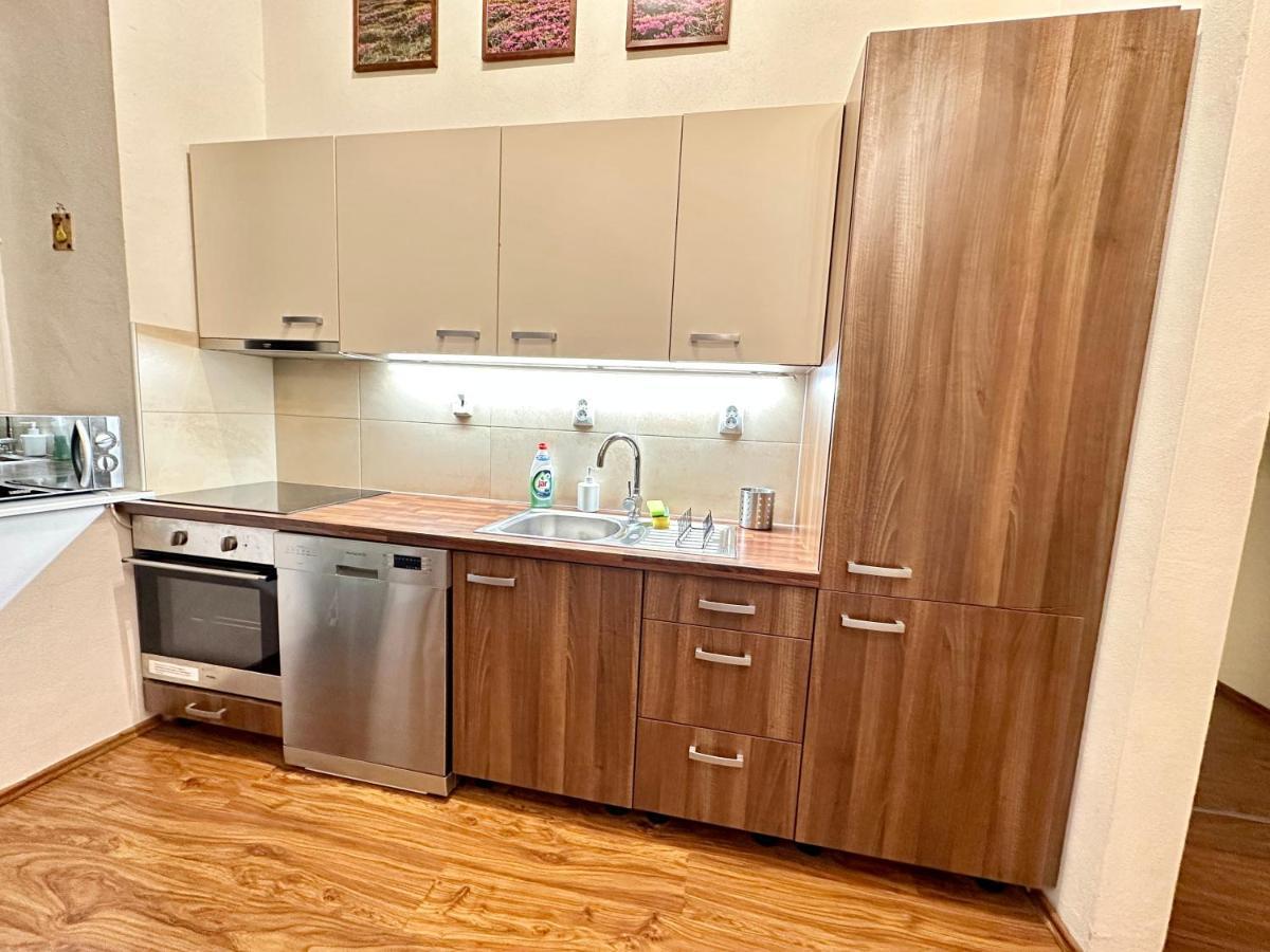 Home Away Main Square Apartment Попрад Екстериор снимка
